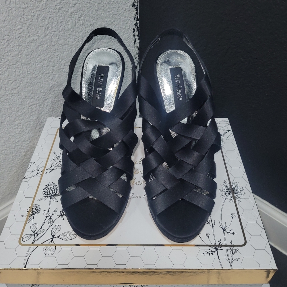 White House / Black Market pumps